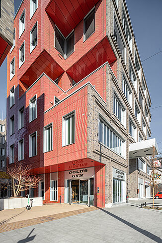 Part of the building with entrance to Gold's Gym in the mixed-use property Macherei in Munich.