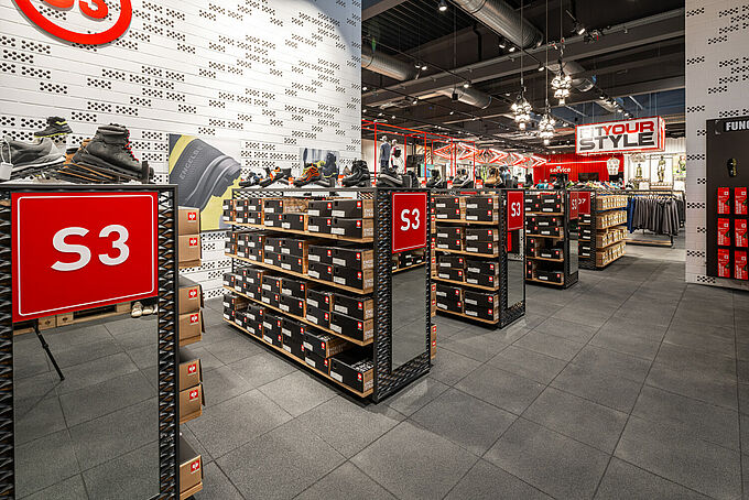 Safety tiles for the Engelbert Strauss Store